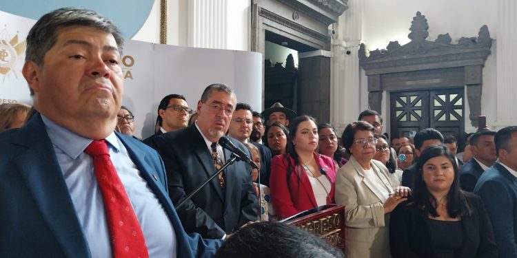 Presidente Bernardo Ar Valo Presenta En El Congreso Iniciativa Para