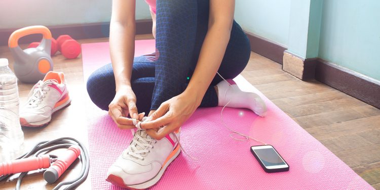 Ejercitarse en casa ayuda a mantener saludable.