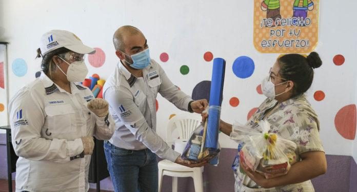 Bolsas con alimentos y material didáctico llegan a familias de los CAI