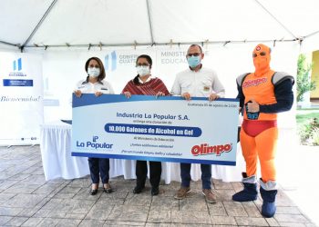 Centro de Gobierno gestiona donación de 10 mil galones de gel antibacterial para Mineduc