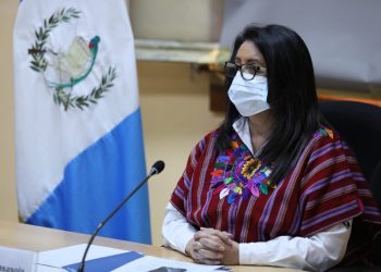 Otorgan 30 mil becas para estudiantes graduandos del sector público