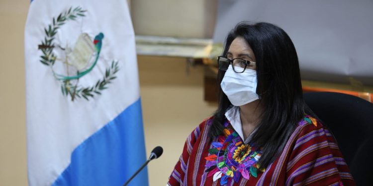 Otorgan 30 mil becas para estudiantes graduandos del sector público