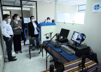 Mineduc inaugura tres sets para grabar programa radiofónico