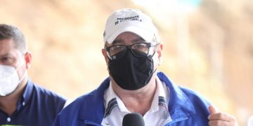 Presidente Alejandro Giammattei supervisión de carreteras