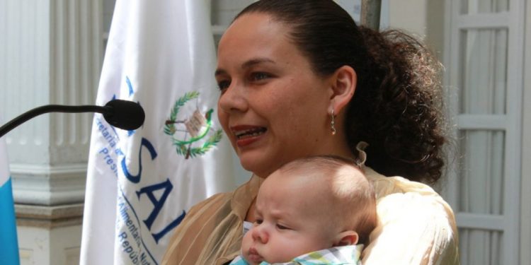 Mujer: Sesan, amiga de la lactancia materna