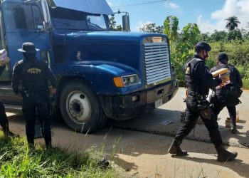 Localizan 111 paquetes con cocaína en un cabezal en Alta Verapaz