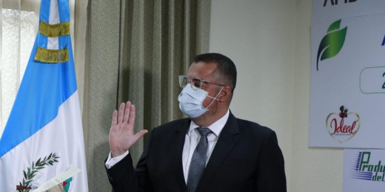 Ministro de Cultura y Deportes fue trasladado a hospital como parte de su recuperación por COVID-19