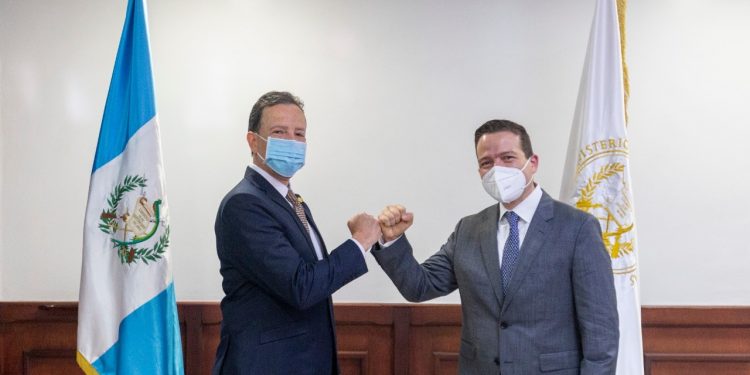 Ministro de Finanzas aborda el crecimiento económico con vicepresidente electo del BCIE