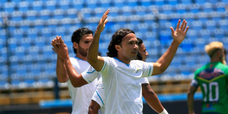 Jugador crema mexicano Agustín Herrera