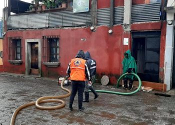 Conred asiste a familias afectadas por la lluvia en Sacatepéquez