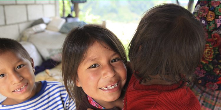 Niños guatemaltecos ayuda Gobierno