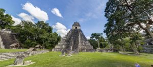 Tikal visto desde el sitio Paseo Guatemala
