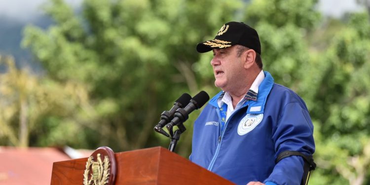 Presidente Giammattei inaugura carretera en Huehuetenango