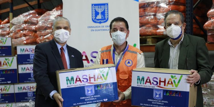 Ministerio de Salud recibe donación de equipo de protección personal por COVID-19