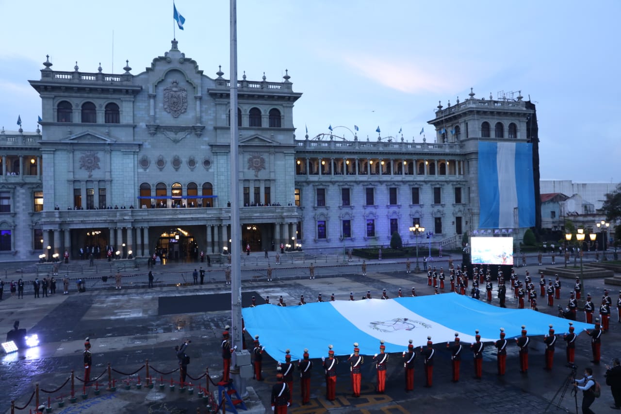Presidente Llama La Unidad Durante Acto De Independencia De Guatemala 7131