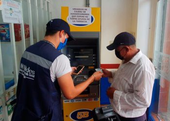 Ministerio de Desarrollo Social entrega el bono familia a más de 888 mil personas