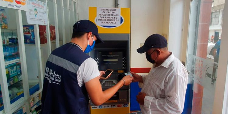 Ministerio de Desarrollo Social entrega el bono familia a más de 888 mil personas