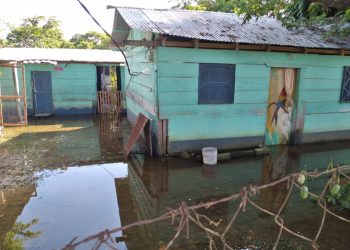 Brindan asistencia por derrumbes, deslizamientos e inundaciones en tres departamentos