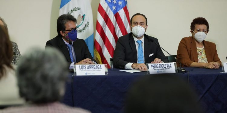Guatemala recibe donación de 50 ventiladores respiratorios de Estados Unidos
