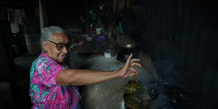 Adultos mayores de Villa Nueva agradecen aporte de Gobierno