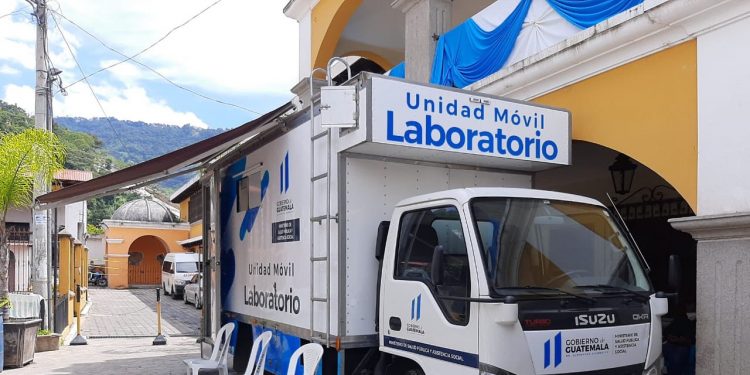 Salud lleva laboratorio móvil en Sacatepéquez para pruebas de coronavirus