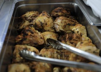 Asistencia alimentaria llega a Palín por medio de comedor social