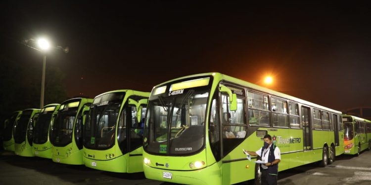 Transmetro en funcionamiento en toda la ciudad capital.