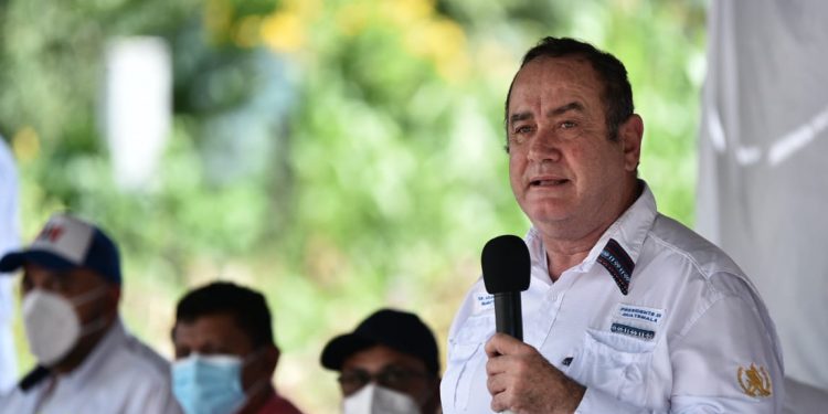 Presidente reafirma compromiso con el desarrollo económico de Jalapa