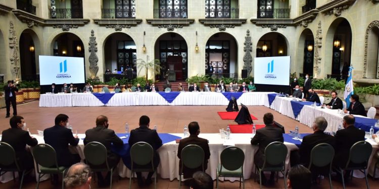 Presidente presenta a cooperantes internacionales el Plan Guatemala no se Detiene