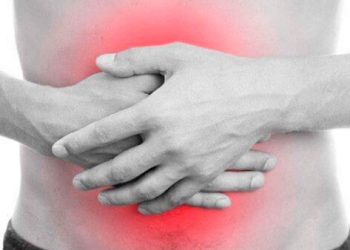 Dolor de estómago provocado por la Gastritis./Foto: Acceso Latino ORG