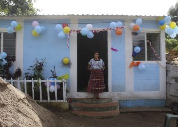 Familias de Tecpán reciben vivienda digna