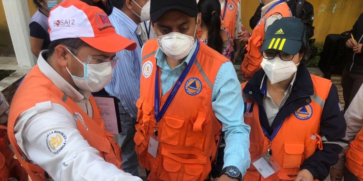 Personas afectadas por deslizamiento en Sololá reciben soporte del Gobierno