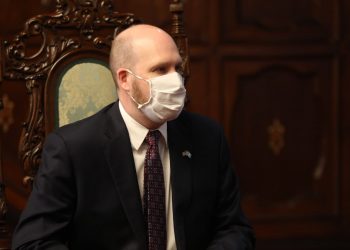 embajador William W. Popp,