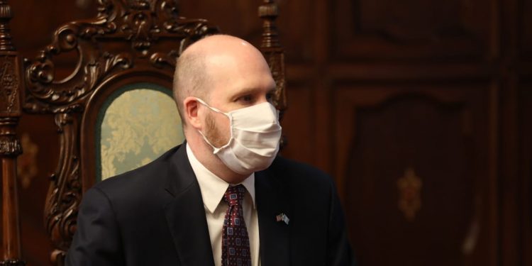 embajador William W. Popp,