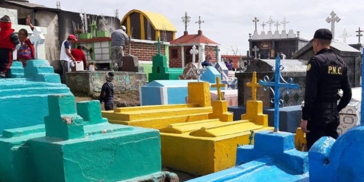 Crearán protocolos de prevención para visita a cementerios