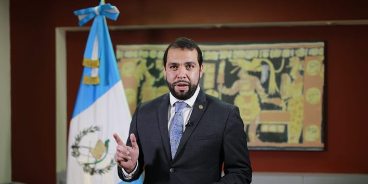 Guatemala llama al Gobierno de Honduras para atender a migrantes