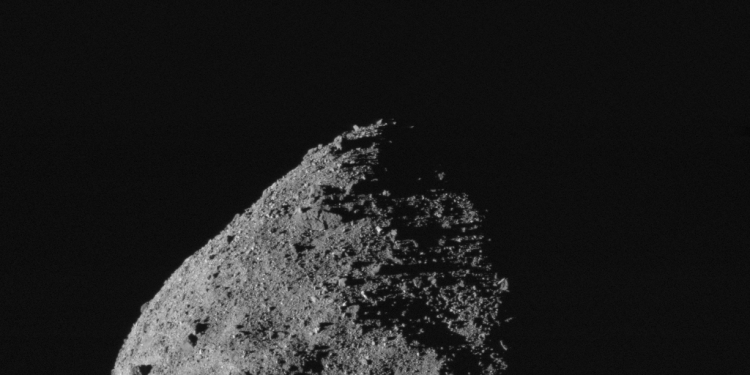 Sonda espacial Osiris-Rex recolecta muestras de lejano asteroide