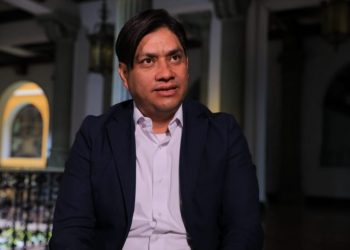 Autoridades del CIV destituyen a director de Caminos