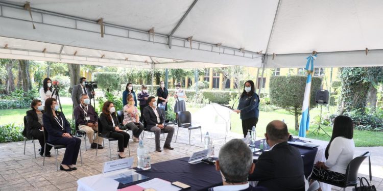 Firma de la carta de entendimiento se realizó en las instalaciones del Ministerio de Educación (Minedc).