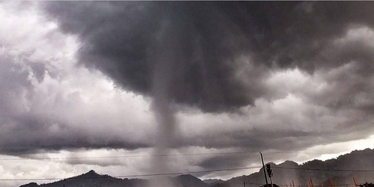 Minitornado sorprende a población de Esquipulas