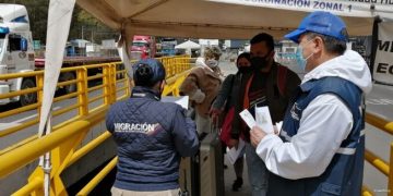 Colombia prevé reabrir su frontera con Ecuador el 1 de noviembre