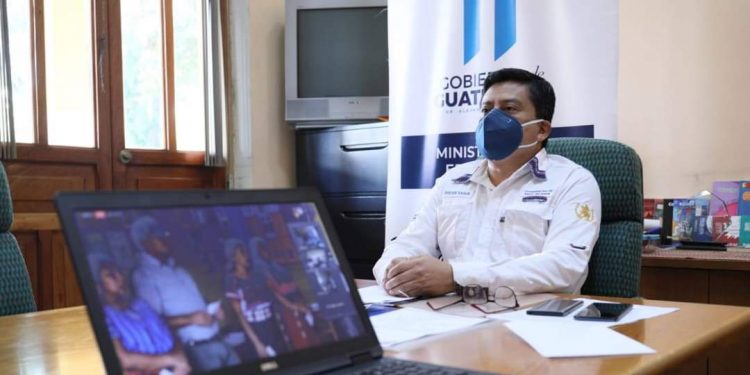 Mineduc concluye capacitación de 829 docentes en idioma poqomam