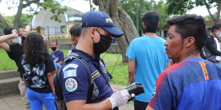Unidades especiales de la PNC realizan operativos relámpago en Centro Histórico