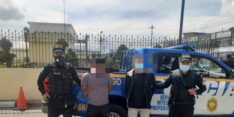 Policía rescata a adolescente reportada como desaparecida y detiene a dos hombres