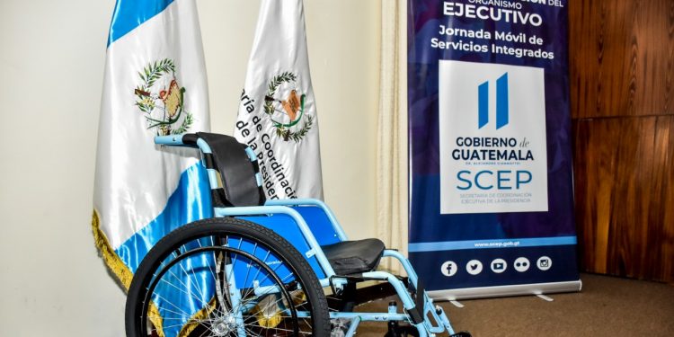 Entregan sillas de ruedas para los vecinos de Escuintla y Petén