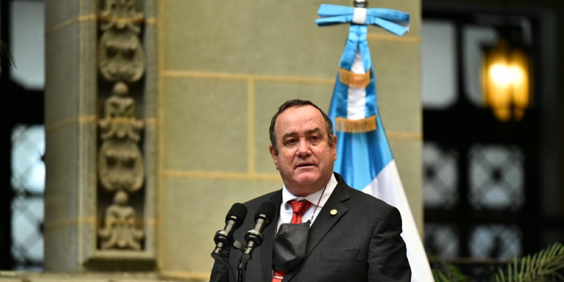 Presidente ordena a Comisión contra la Corrupción revisar transferencias en Caminos