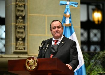 Presidente ordena a Comisión contra la Corrupción revisar transferencias en Caminos