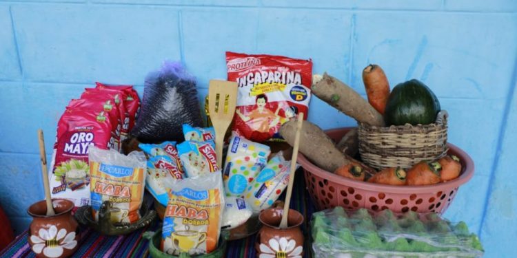 Mineduc entrega la Alimentación Escolar a los padres de familia.