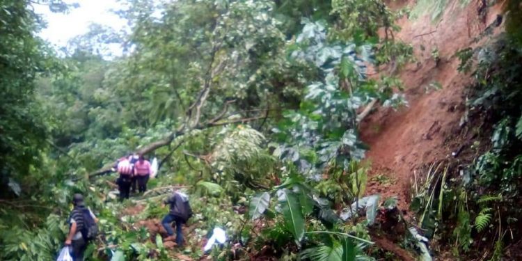 Coordinan acciones tras derrumbe que afecta a 3 mil personas en San Marcos