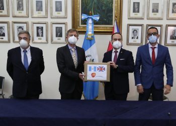 Farmacéutica dona 351 mil quetzales en equipo de protección contra el COVID-19